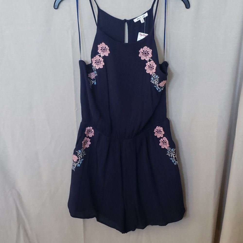 New with Tags romper! Great for summer!